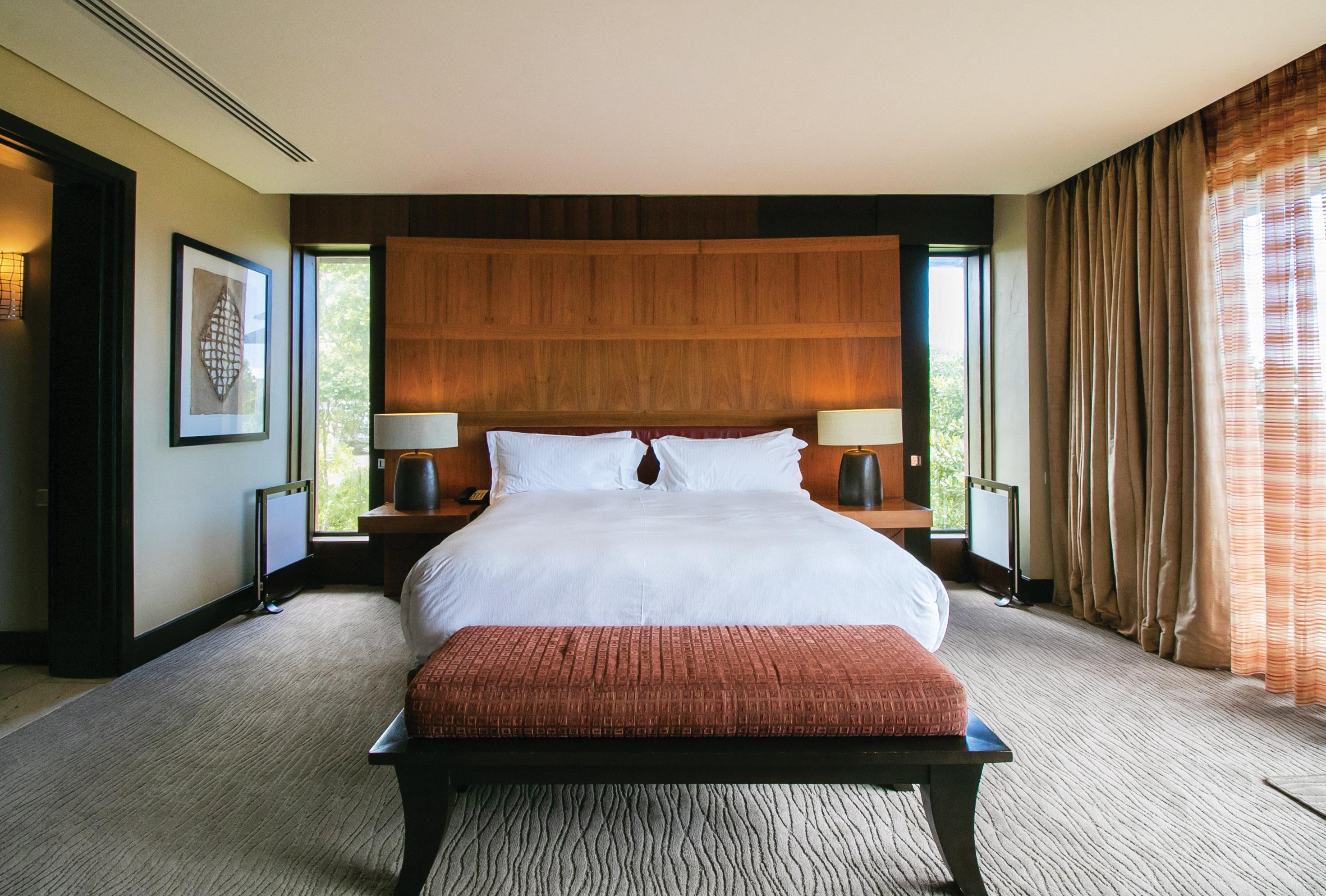 Pezula Nature Retreat Κνύσνα Εξωτερικό φωτογραφία A bedroom at the Ritz-Carlton, Dubai