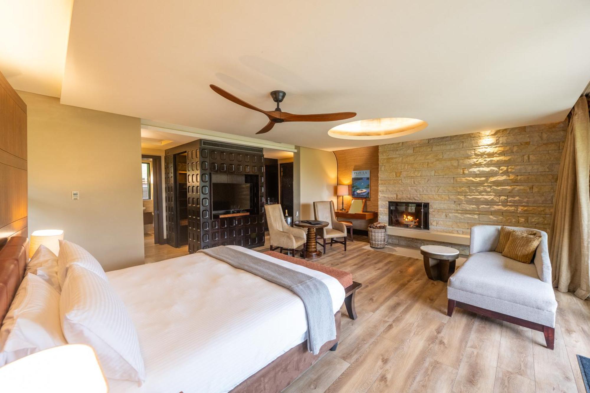 Pezula Nature Retreat Κνύσνα Εξωτερικό φωτογραφία A guest room at the Lodge at Blue Sky